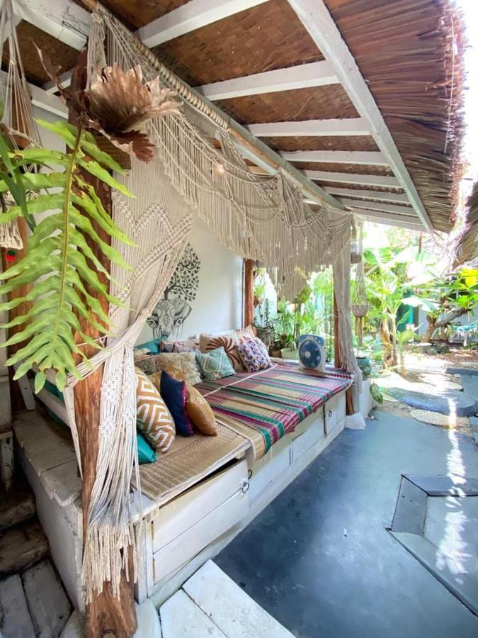 The Bodhi Tree Karimunjawa Vandrarhem Exteriör bild
